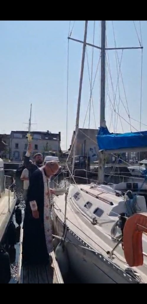Un bateau béni sur les rives de la Vilaine