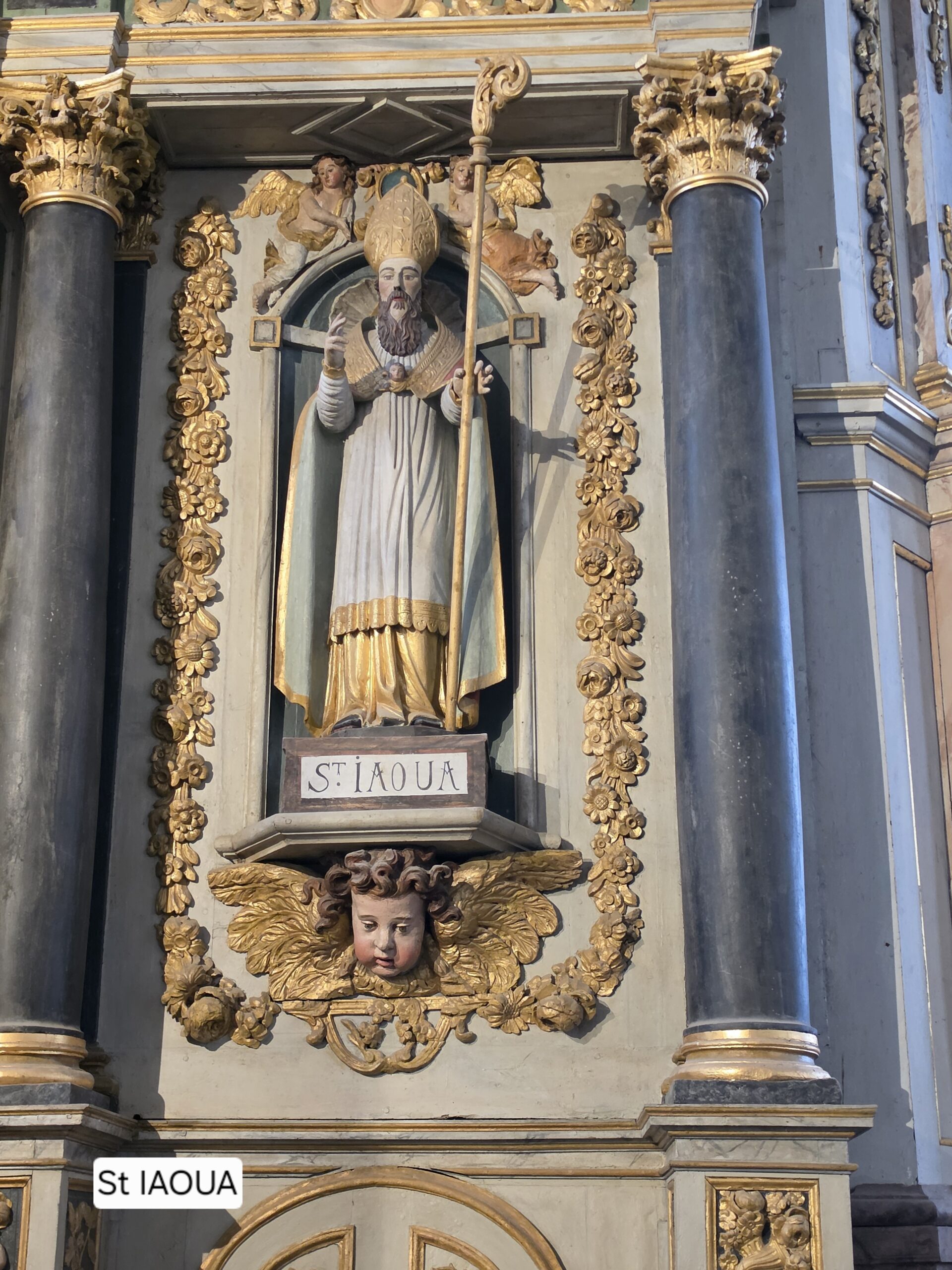 St Jaoua- successeur de St Pol Aurélien- statue
